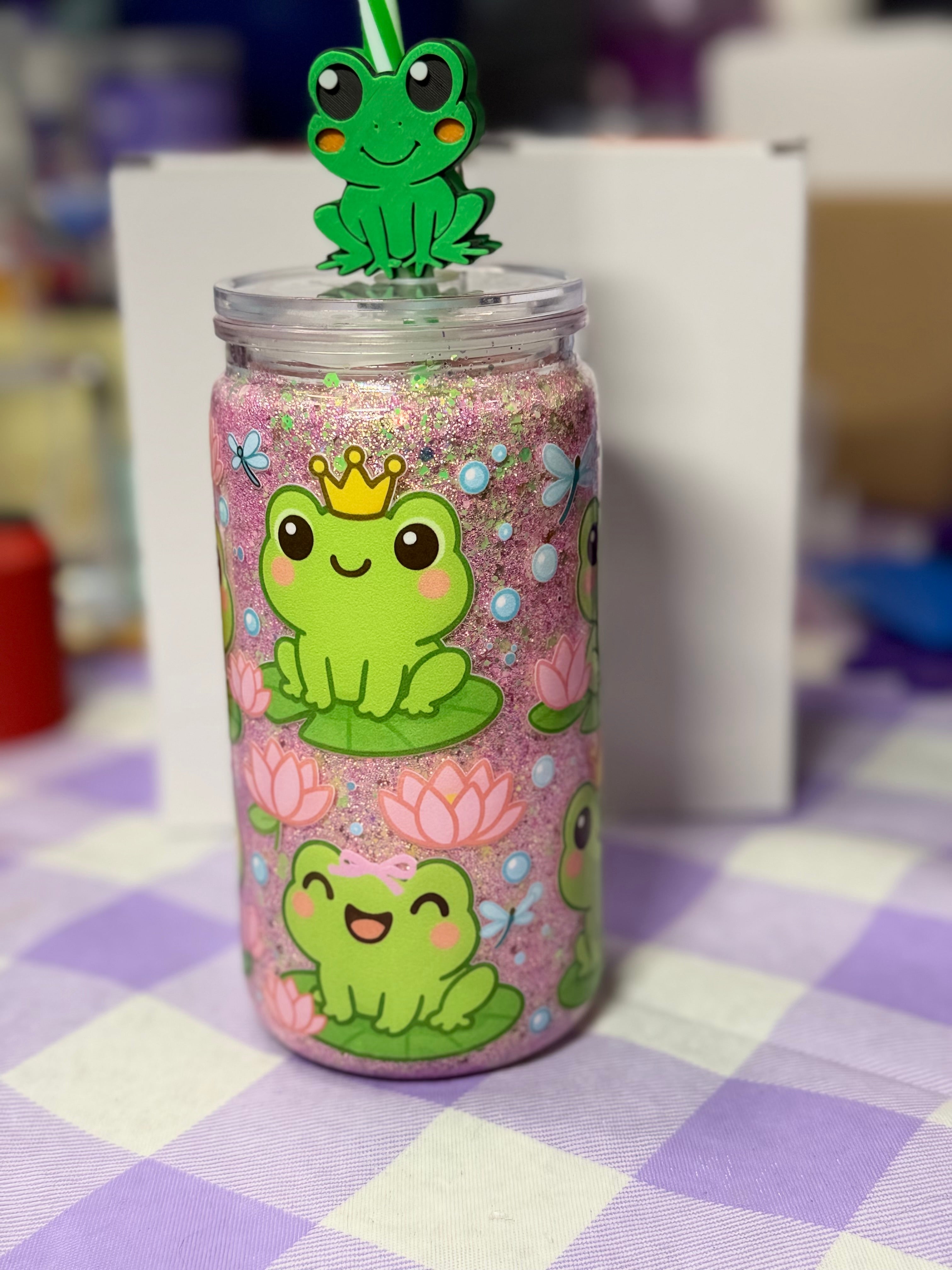 16 oz Frogs dry glitter snow globe cup with straw topper