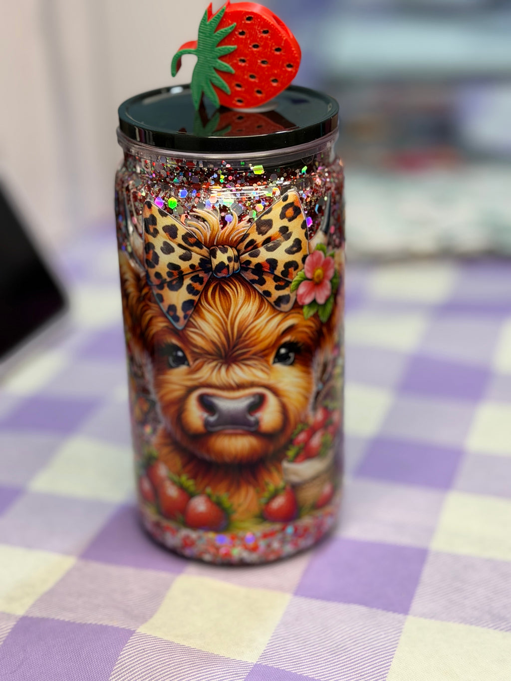 16 oz Cow and strawberries with strawberry straw topper
