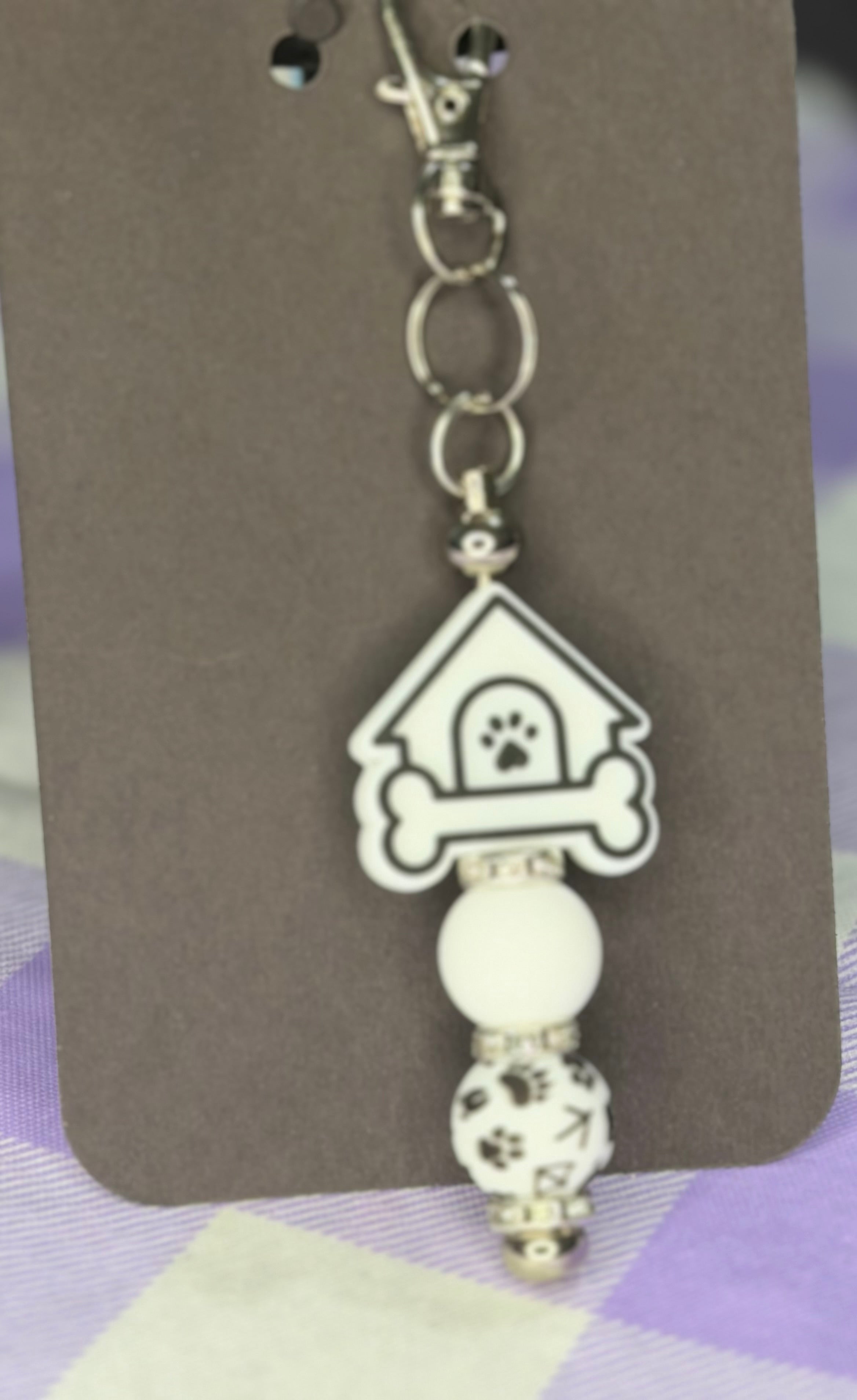 Black & White Dog House beaded key chain