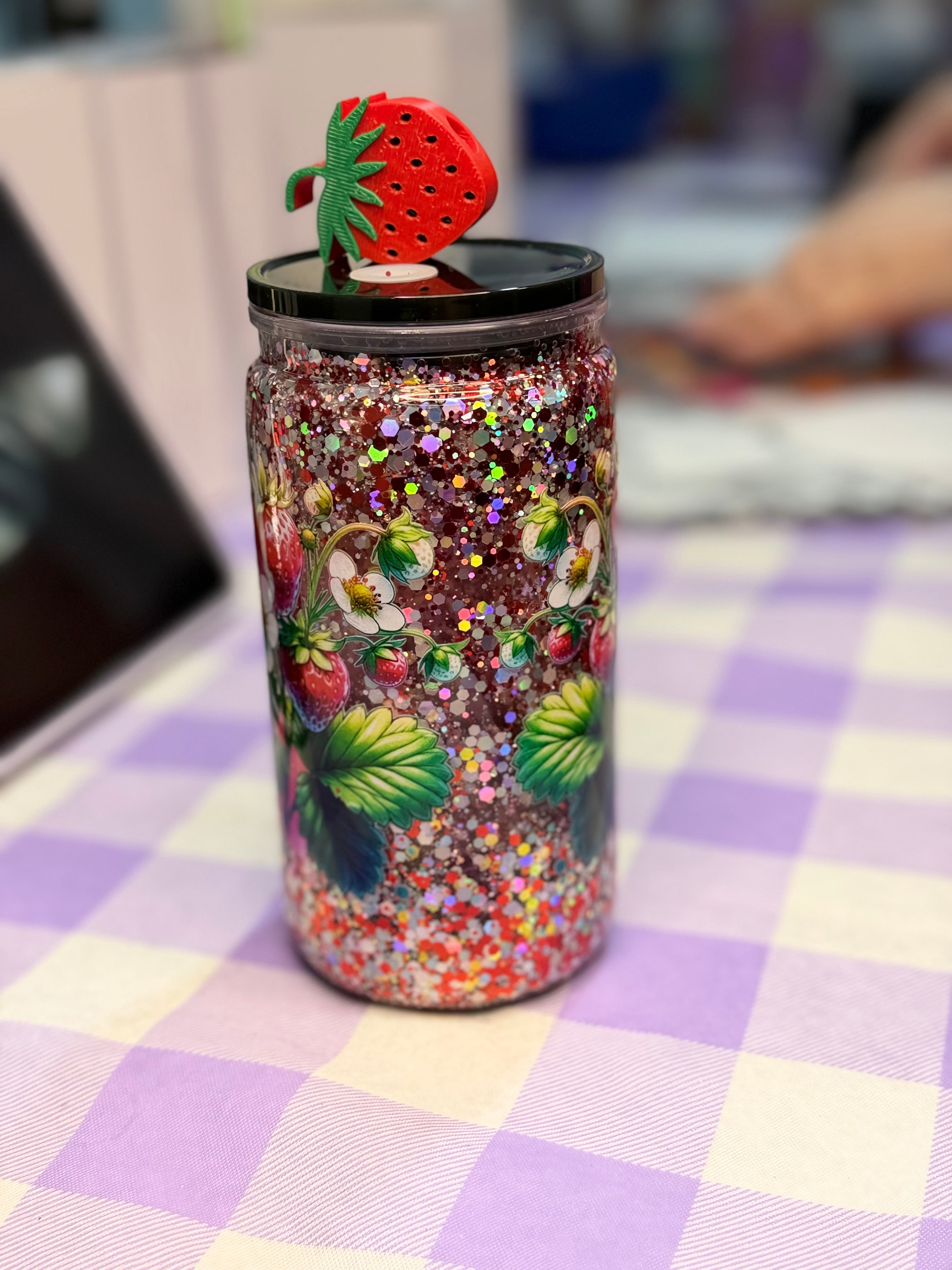 16 oz Cow and strawberries with strawberry straw topper